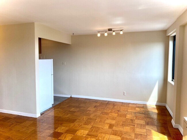 Building Photo - Fantastic Studio with a view in DuPont wit...