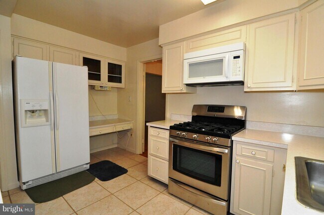 Building Photo - 4916 Andrea Ave