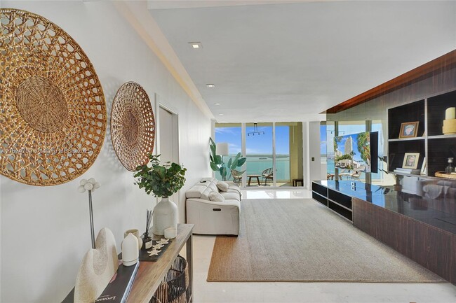 Building Photo - 800 Claughton Island Dr