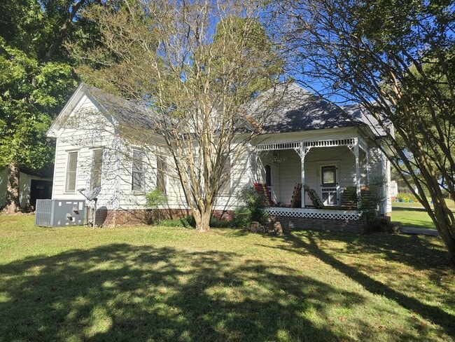 Building Photo - 505 Ave 2 NE