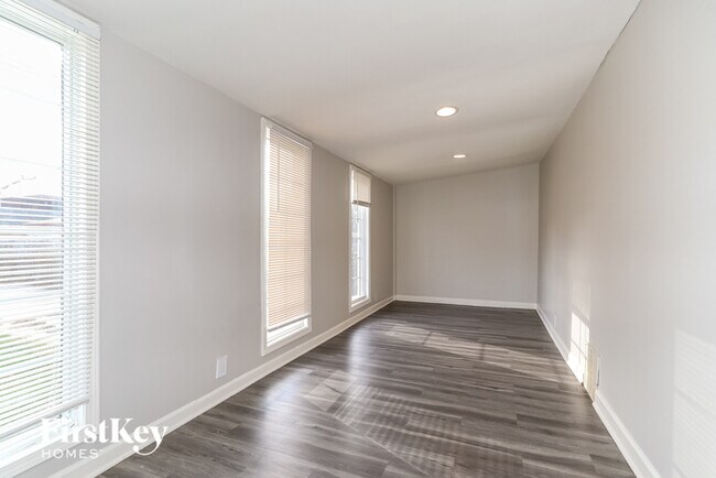 Building Photo - 3721 W 86th St