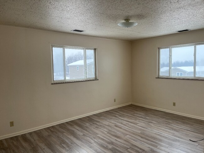 Building Photo - 916 Mt Jackson Rd