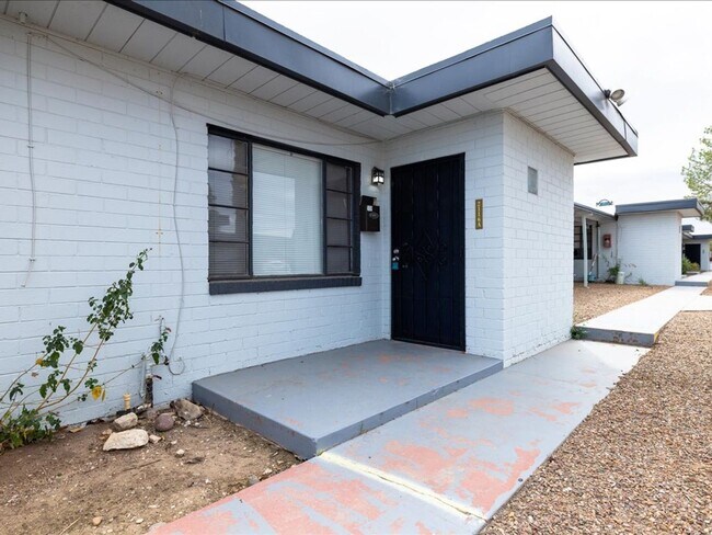 Building Photo - 2116 N Forgeus Ave