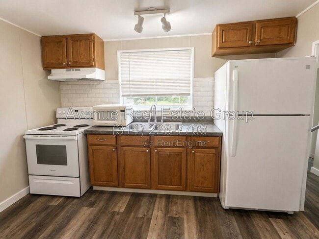Building Photo - 8011 Ellerton Ave