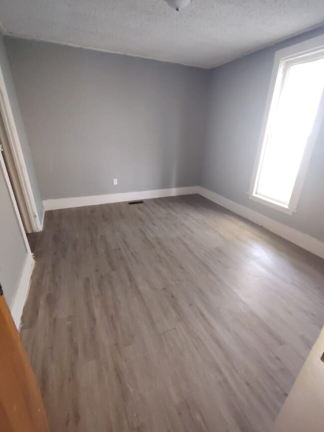 Foto del edificio - 703 E Franklin St