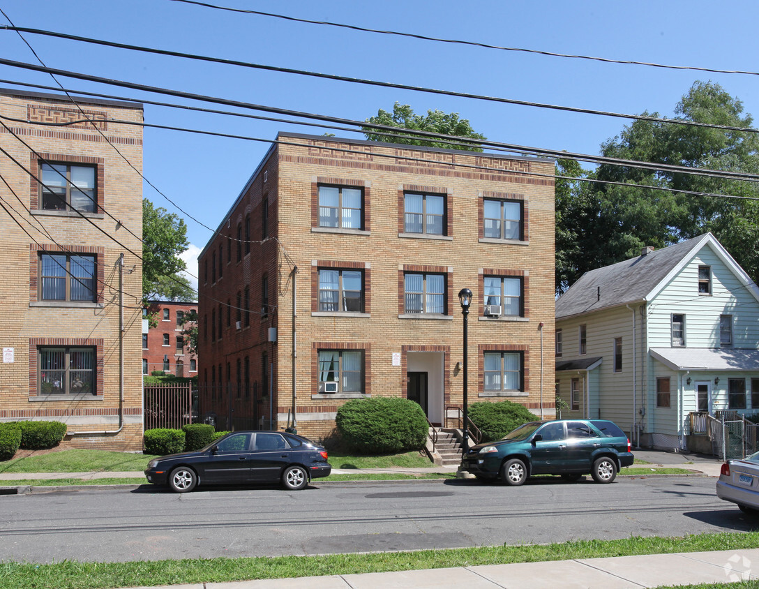 Building Photo - 75 Willow St