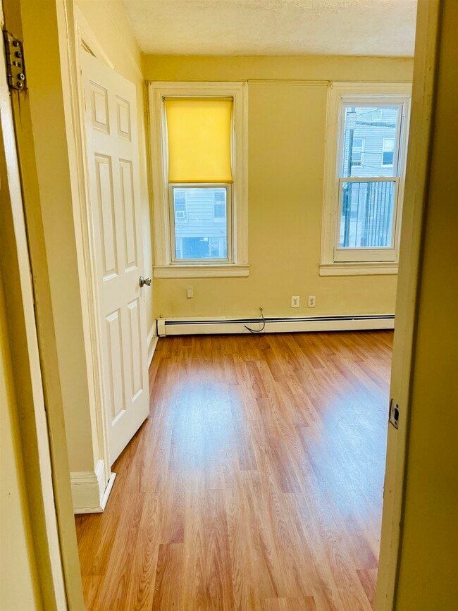 Building Photo - 20 Wallis Ave