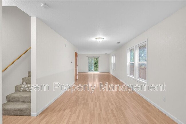 Foto del edificio - 55 NE Cook St