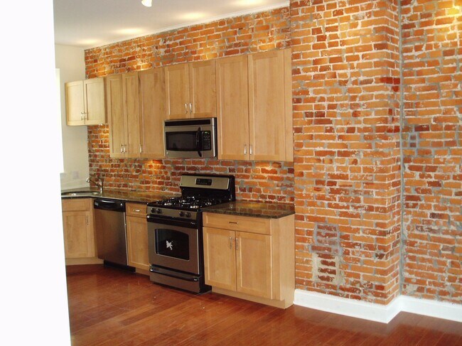 Building Photo - 750 S 15th St