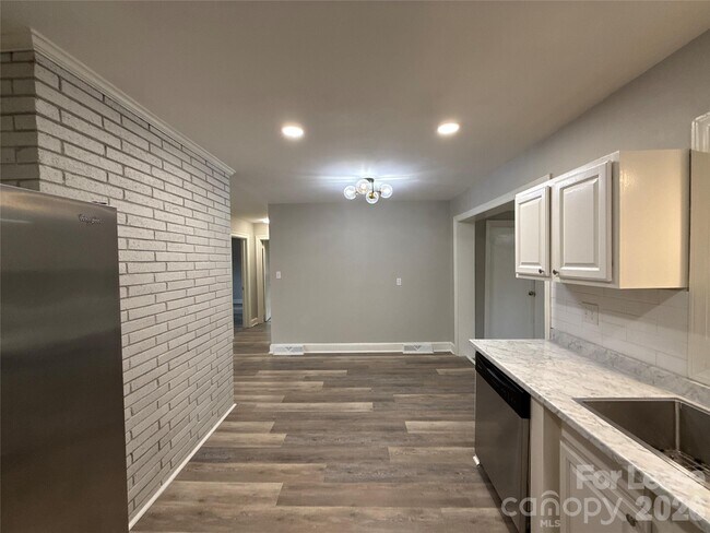 Foto del edificio - 2745 Dogwood Ave