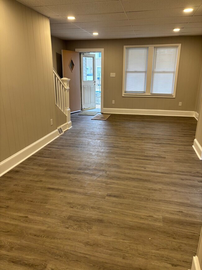 ZONA DE SALA DE ESTAR - 614 Hunter St