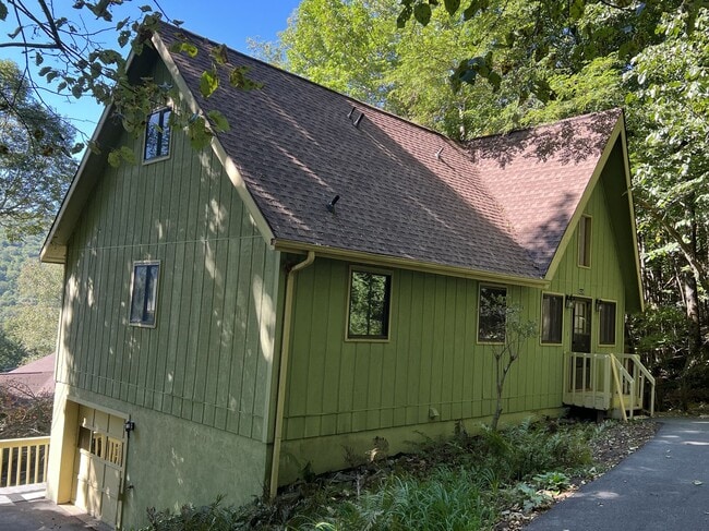 Photo - 420 Cliffside Ln House