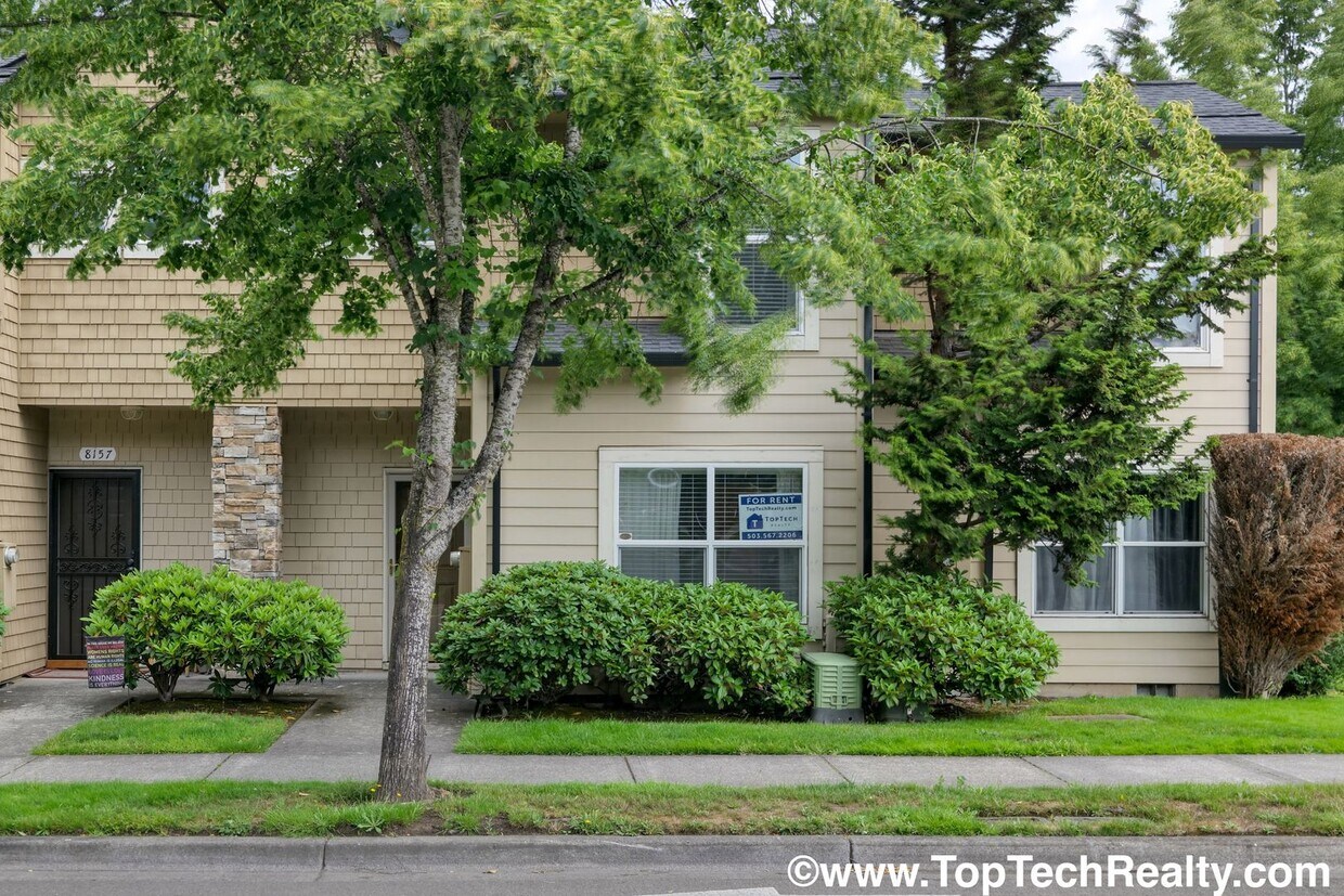 Primary Photo - Charming 3 BD* 2 BA Townhome Located In Hi...
