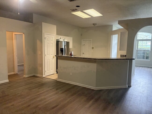 Building Photo - 7242 Longhorn Cir S