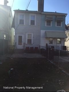 Foto principal - 3 br, 1 bath House - 850 South Olden Avenue