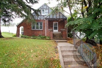 Building Photo - 6011 Walnut St