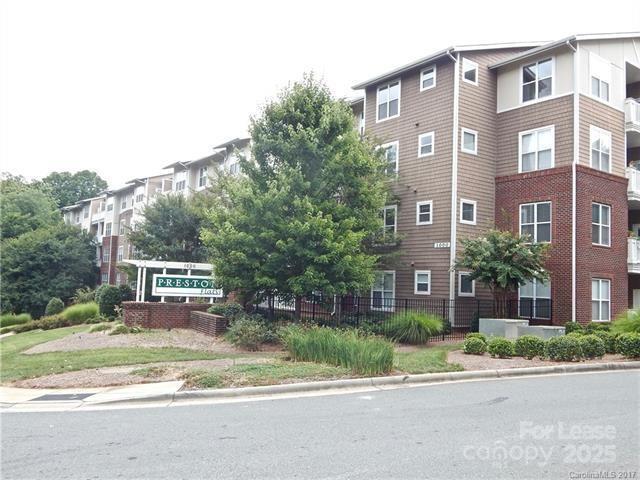 Photo - 1000 E Woodlawn Rd Apartment