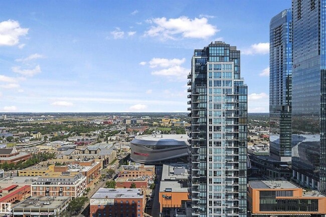 Photo du bâtiment - 10180-10103 103 St NW