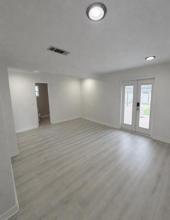 Foto del edificio - 4406 Elderberry Dr