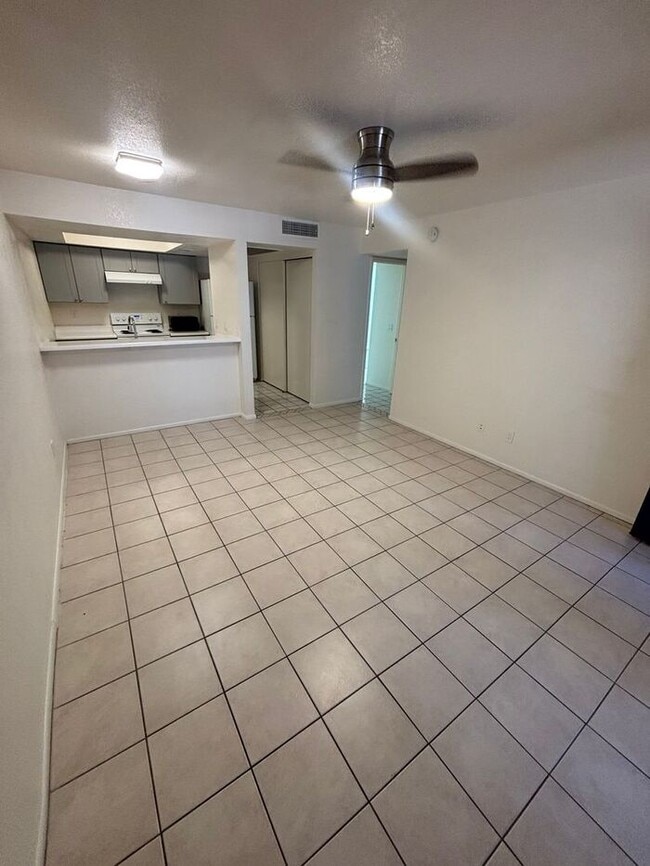 Building Photo - 1201 S McClintock Dr
