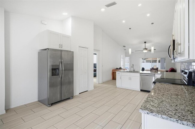 Building Photo - 4 Lynton Pl