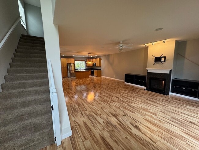 Building Photo - 3 Bed, 2.5 Bath Condo in Eagle River