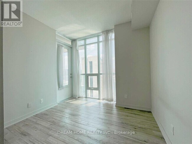 Building Photo - 126-2126 Simcoe St