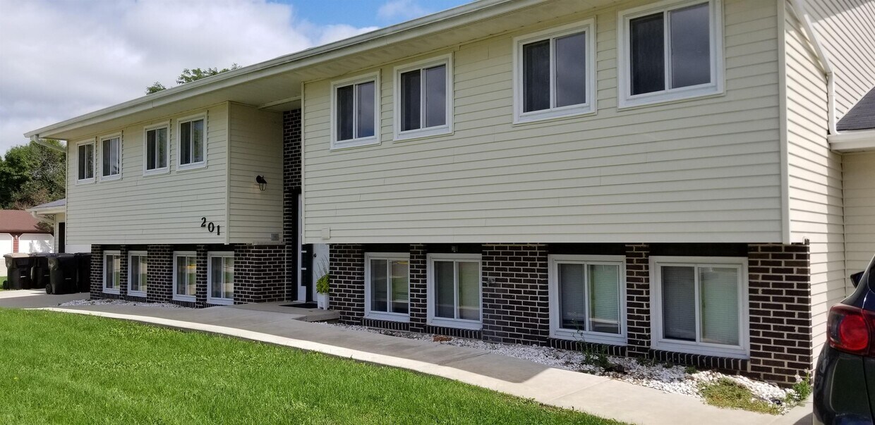 201 Danbury Ct Unit 1, DeForest, WI 53532 Apartment for Rent in
