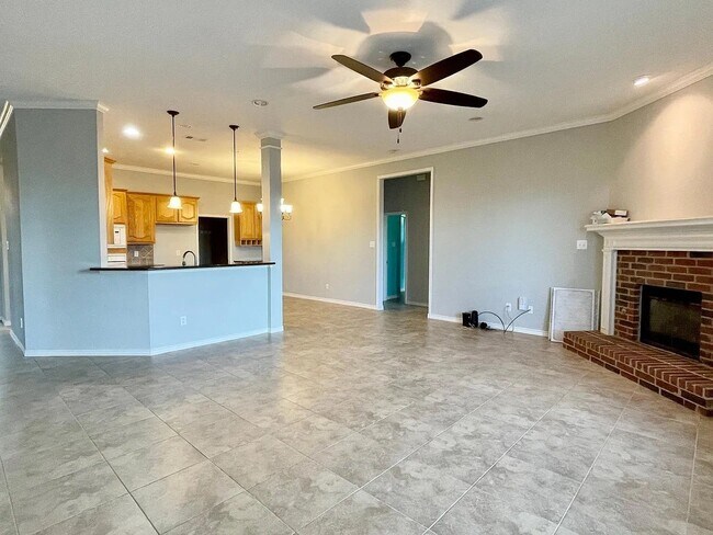 Building Photo - 5330 Golfside Dr