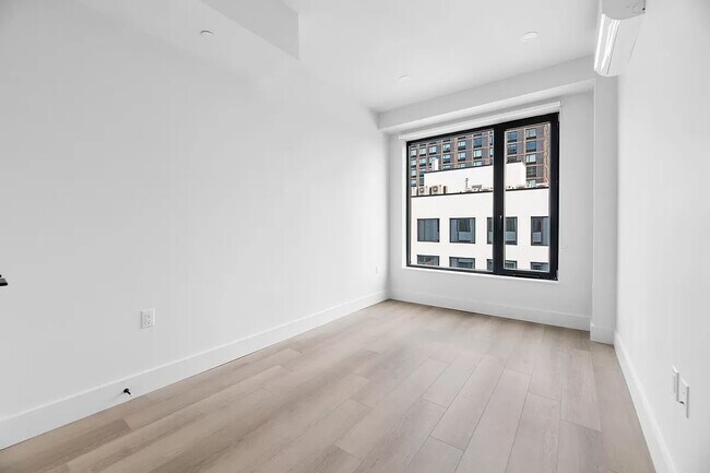 Foto del edificio - 215 East 124th Street