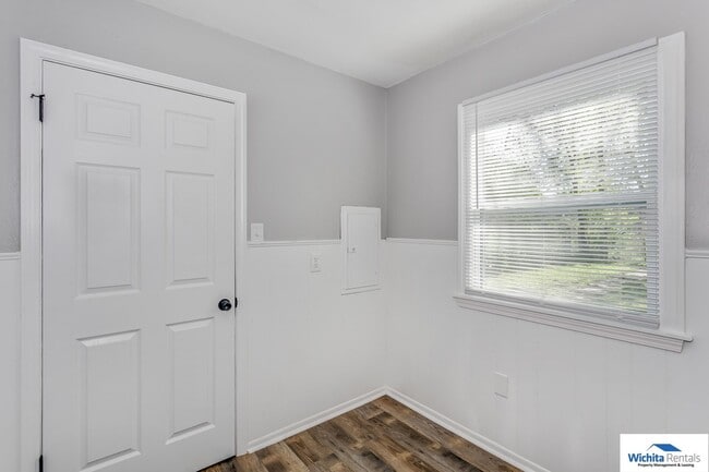 Building Photo - ***Showings starting 01/05/26***