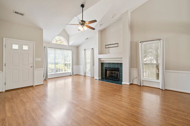 Foto del edificio - Beautiful 3 Bedroom Ranch Home Located In Ballantyne Area