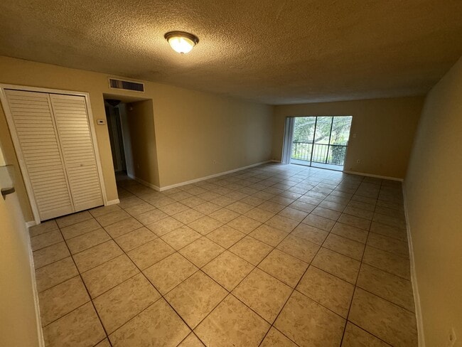 Building Photo - 8461 Springtree Dr