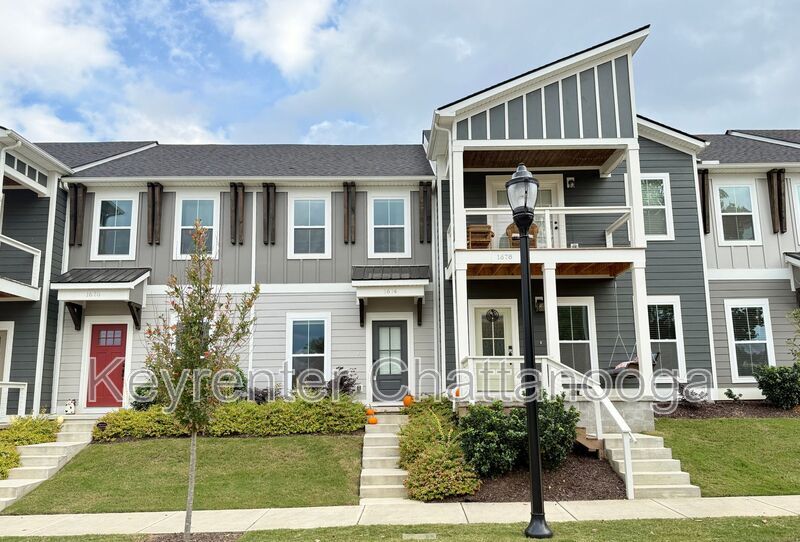 Primary Photo - 1674 S Watkins St