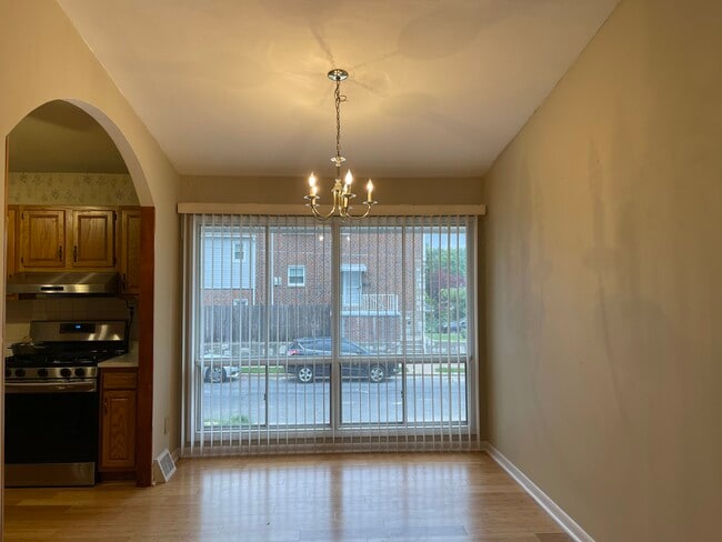 Building Photo - 2887 Stamford St