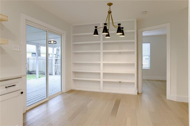 Building Photo - 7901 Seminary Ridge Dr