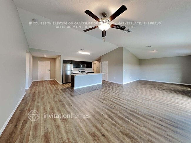 Building Photo - 703 NE Juanita Pl