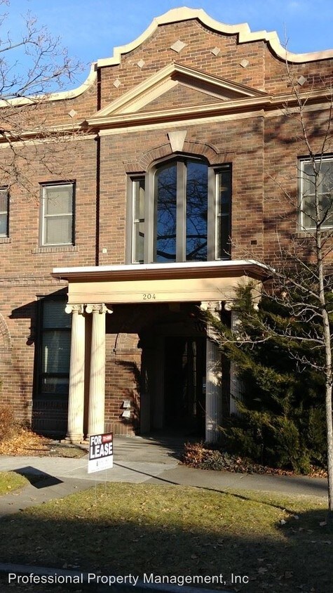 Primary Photo - 204 E Pine St