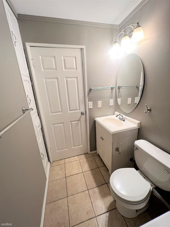 Building Photo - 2 br, 1 bath House - 1816 SW Moundview Dr