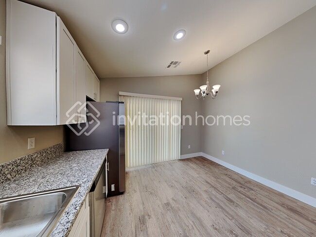 Foto del edificio - 8017 Tailwind Ave