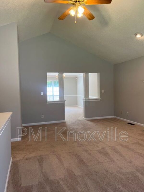 Foto del edificio - 1504 Randall Park Dr