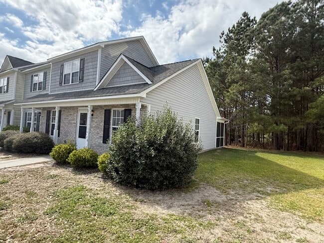 Foto del edificio - Carolina Forrest! 3 Bedroom / 3 Bath. Pet Friendly.