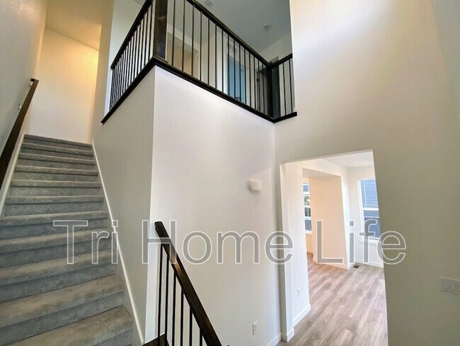 Foto del edificio - 17676 Olive St