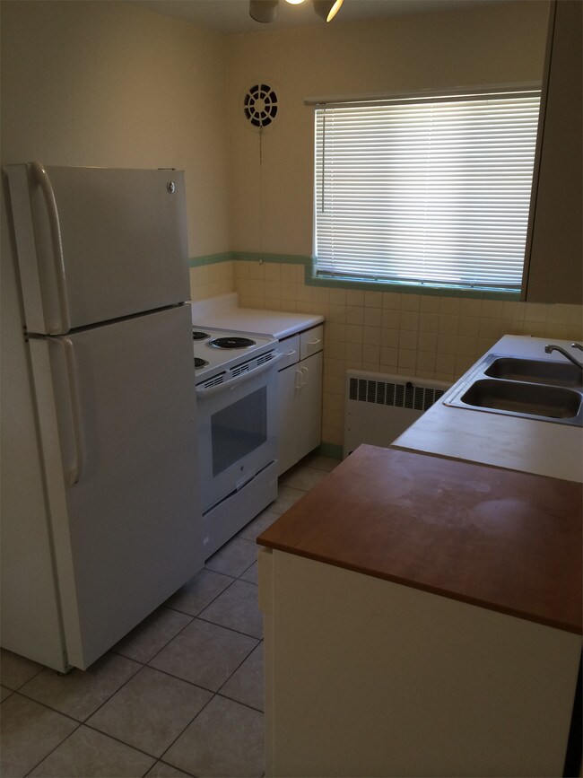 Building Photo - 18 Requardt Ln