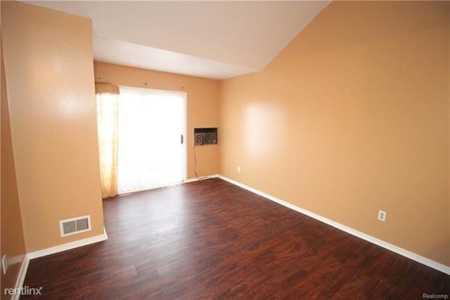 Building Photo - 1 br, 1 bath Condo - 31747 Nardelli Ln