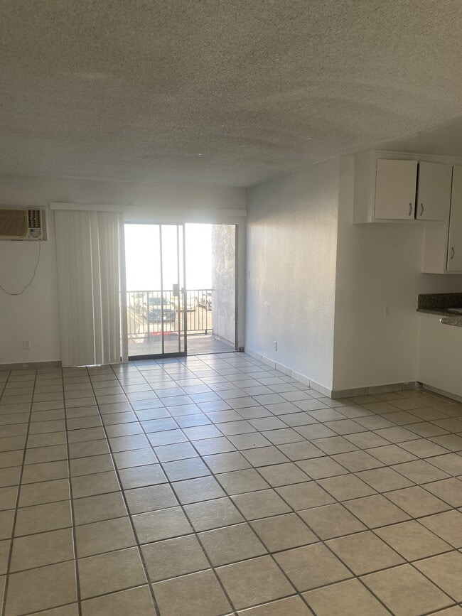 Building Photo - Summer Breeze Apartments