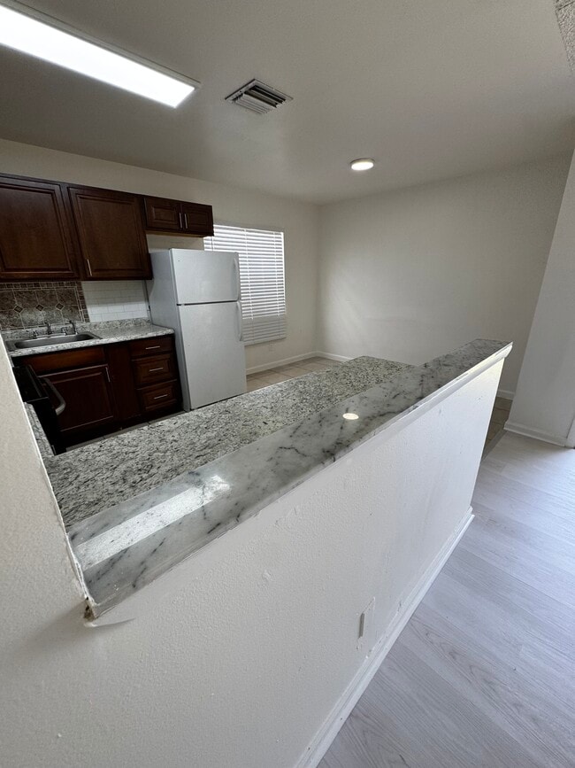 Building Photo - 1096 Oleander Rd