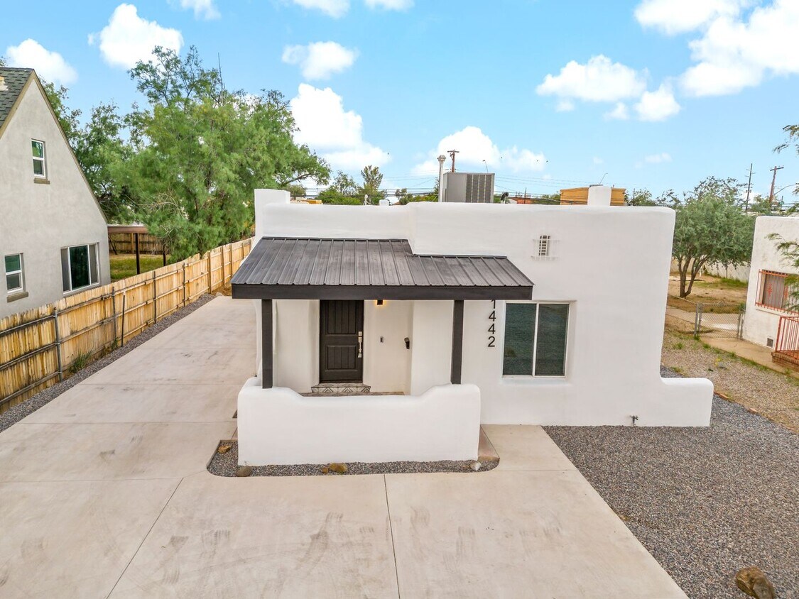 Primary Photo - Sam Hughes New Home