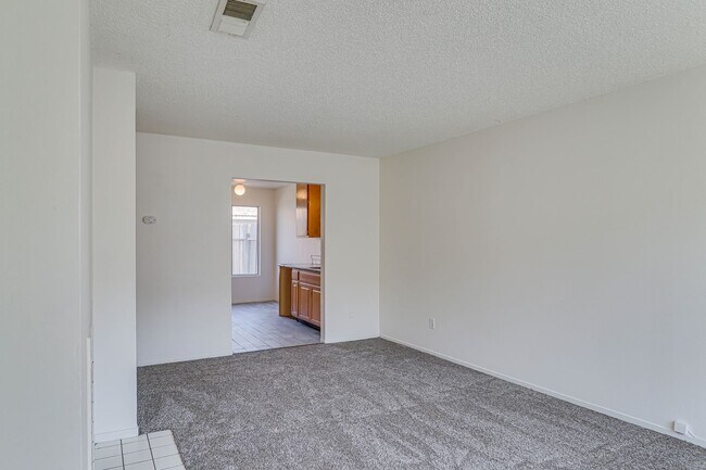 Foto del edificio - 4418 White Ln