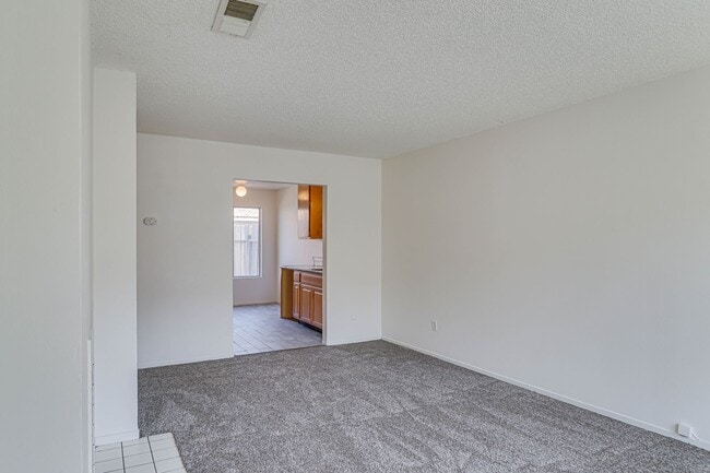 Building Photo - 4418 White Ln